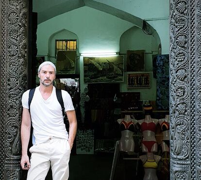 O que é isto? Cláudio Ramos de 'cuecas brancas' no paraíso... e até Cristina Ferreira brinca com a fotografia bizarra
