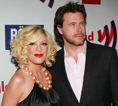 Tori Spelling apanhada pelo filho a fazer sexo