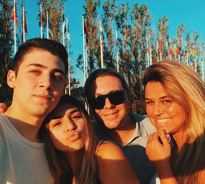 Aos 18 anos, Bárbara Bandeira vê-se obrigada a ajudar os pais financeiramente