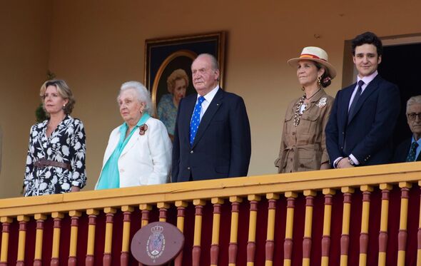 Dom Juan Carlos, Infanta Pilar de Bourbon, Infanta Elena 