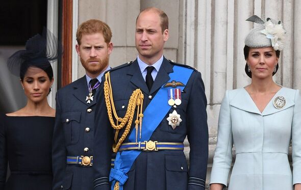 William, Harry , Meghan e Kate