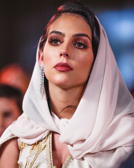 moda e beleza, sobrancelhas marcadas