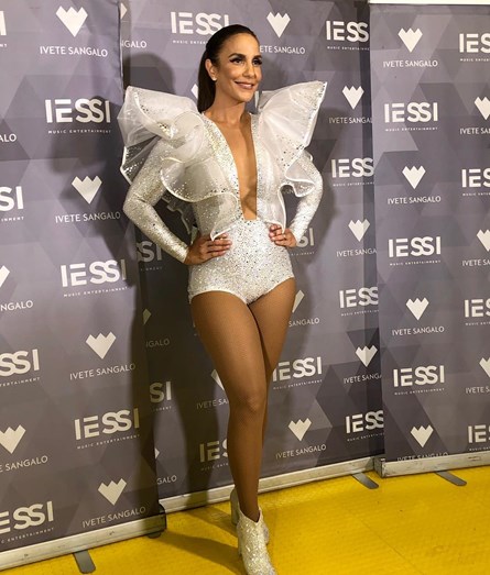 Que Gata Ivete Sangalo Mostra Se Em Biquíni E Provoca O Marido