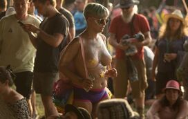 Glastonbury. As imagens  loucas do festival mais extravagantes de Inglaterra