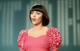 Recorde Mireille Mathieu, o "pardal de Avignon"