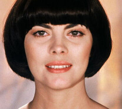 Recorda-se de  Mireille Mathieu? Arredada dos palcos, enfrenta agora uma doença grave