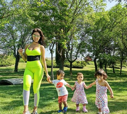 Adorável! Georgina mostra-se em passeio matinal com Alana e Mateo