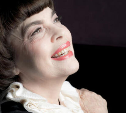 Aos 72 anos, Mireille Mathieu enfrenta graves problemas de saúde