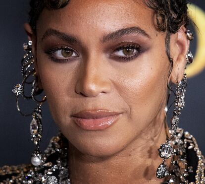 Duas divas! Beyoncé leva filha à passadeira vermelha com look exclusivo