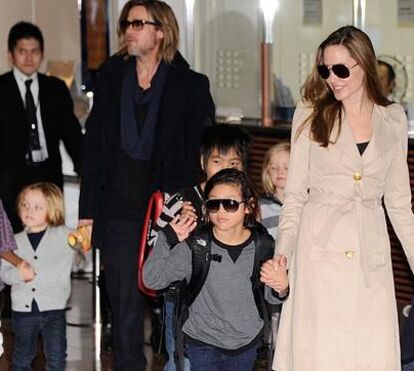 Depois de tanta guerra e lavagem de roupa suja! Angelina Jolie entrega filhos a Brad Pitt