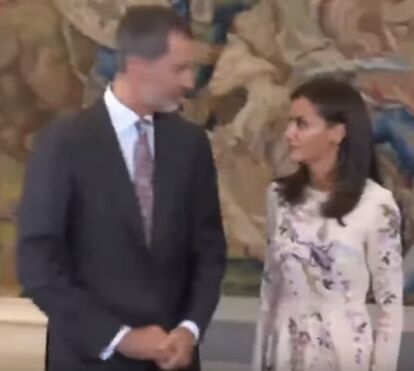 Rei Felipe dá 'bronca' à rainha Letizia em público depois dela quebrar o protocolo 