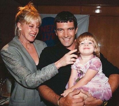 Que assombro: Filha de Antonio Banderas e Melanie Griffith cresceu e está linda!
