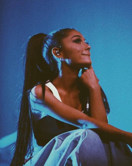 Aos 26 anos, Ariana Grande confessa problemas com o álcool 
