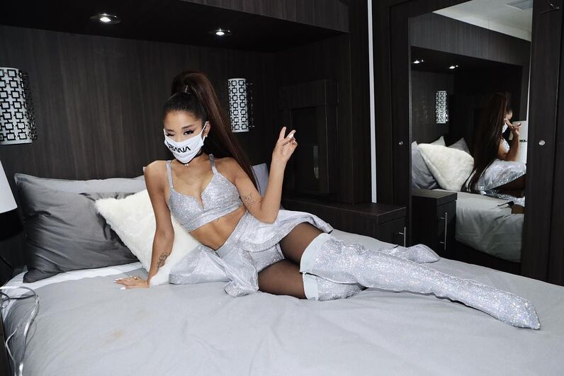 Aos 26 anos, Ariana Grande confessa problemas com o álcool 