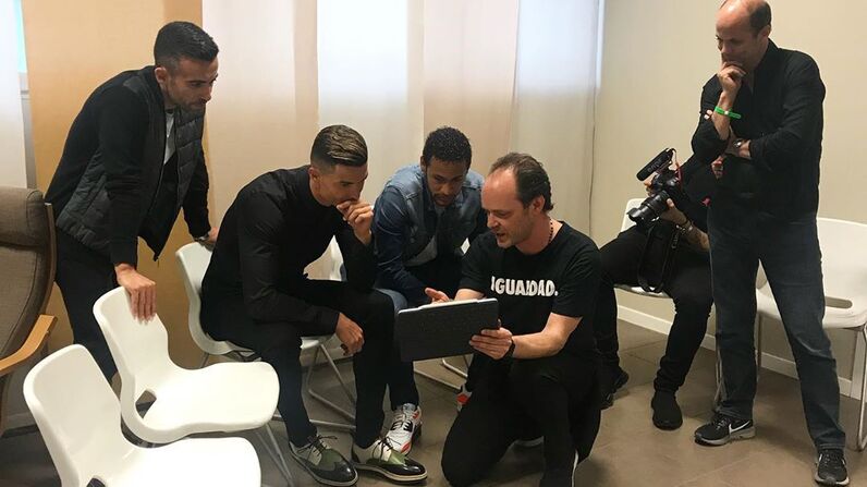 Como Cristiano Ronaldo e Neymar disputam atenção das fãs