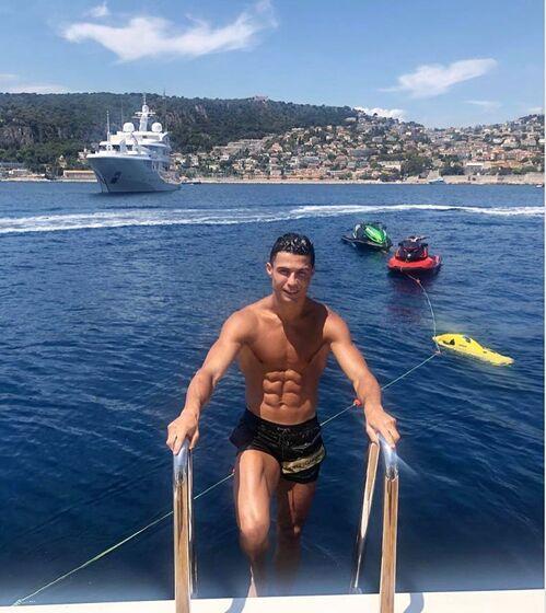Como Cristiano Ronaldo e Neymar disputam atenção das fãs