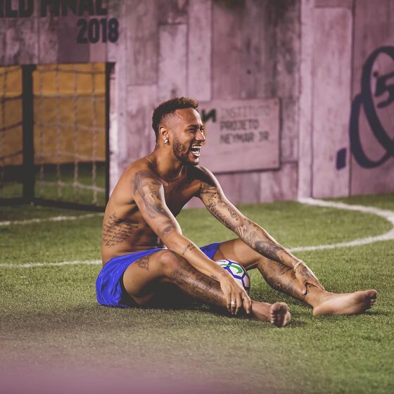 Como Cristiano Ronaldo e Neymar disputam atenção das fãs