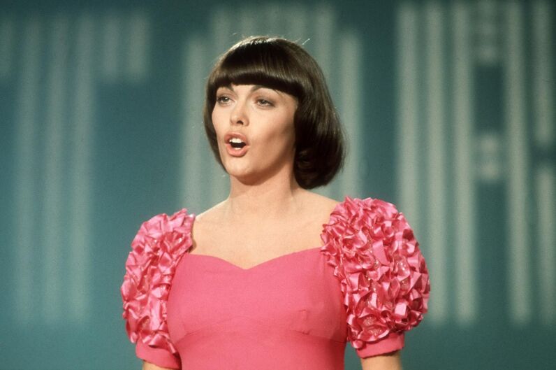  Mireille Mathieu