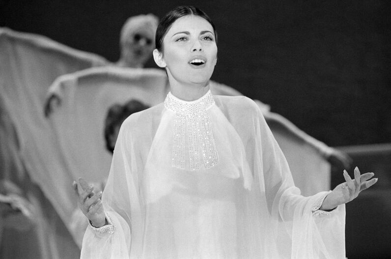  Mireille Mathieu