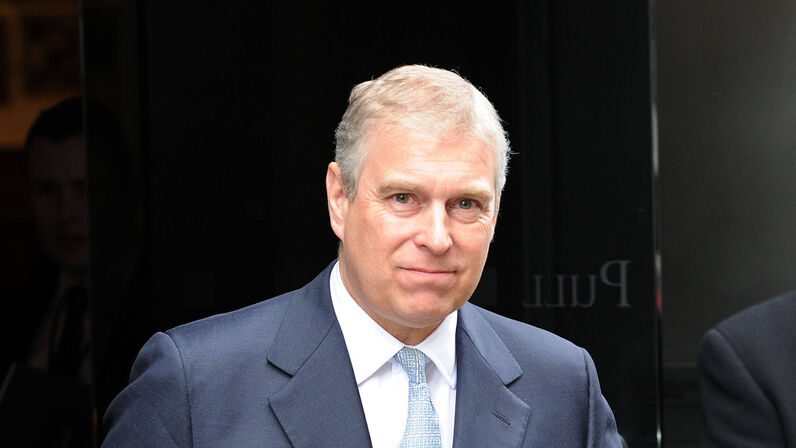 Príncipe André, Sarah Ferguson e Isabel II