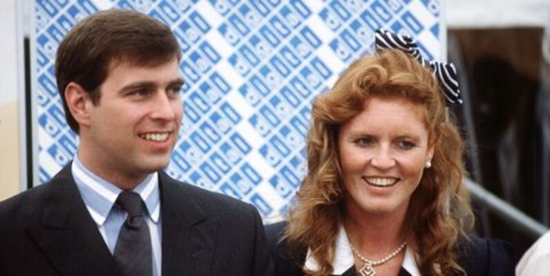 Príncipe André, Sarah Ferguson e Isabel II