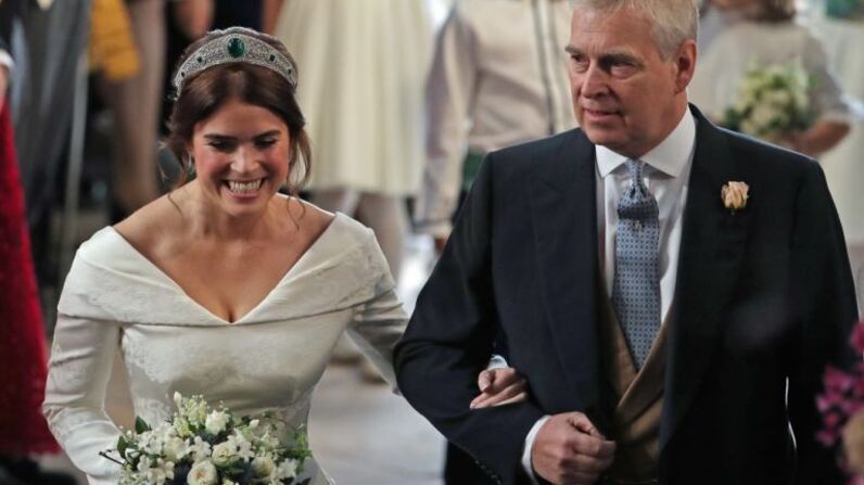 Príncipe André, Sarah Ferguson e Isabel II