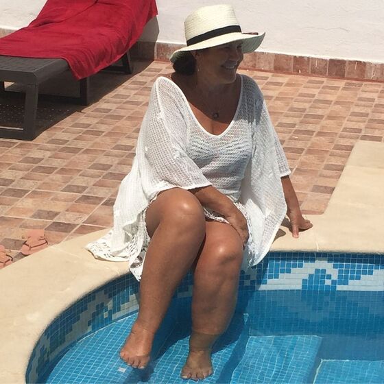 Dolores Aveiro na piscina