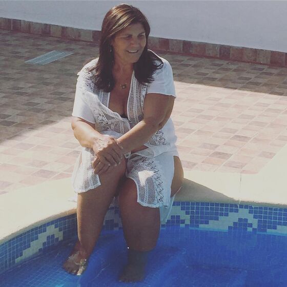 Dolores Aveiro na piscina