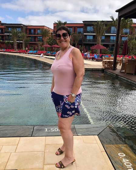 Dolores Aveiro na piscina