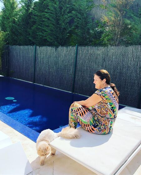 Dolores Aveiro na piscina