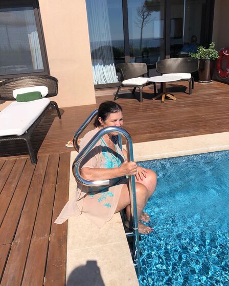 Dolores Aveiro na piscina