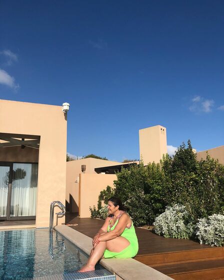 Dolores Aveiro na piscina