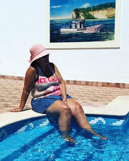Dolores Aveiro na piscina