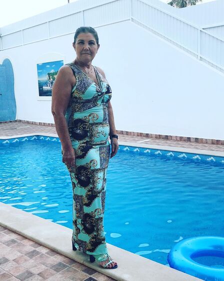 Dolores Aveiro na piscina