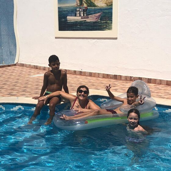 Dolores Aveiro na piscina