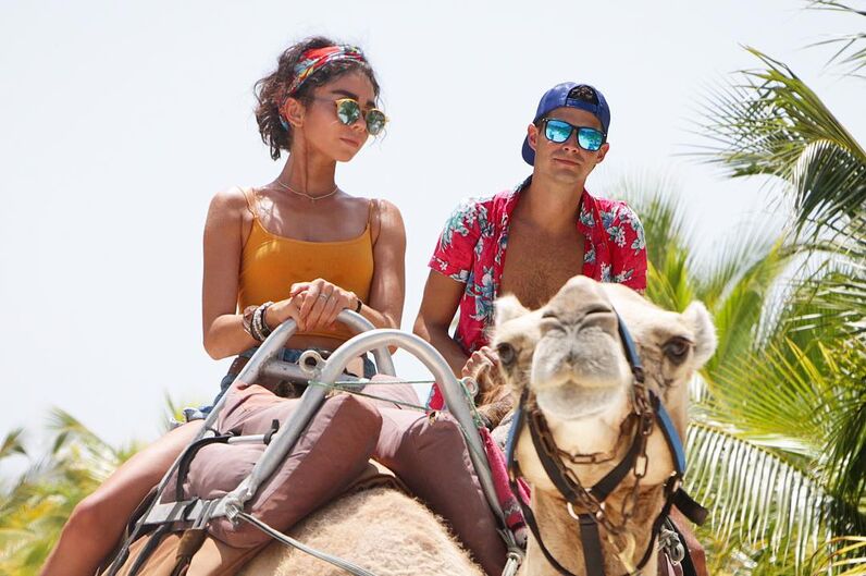 Sarah Hyland, Wells Adams