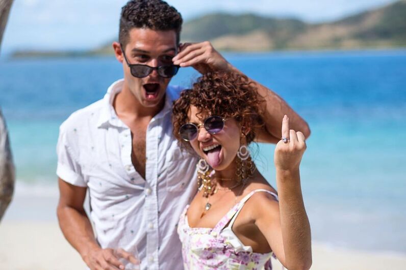 Sarah Hyland, Wells Adams