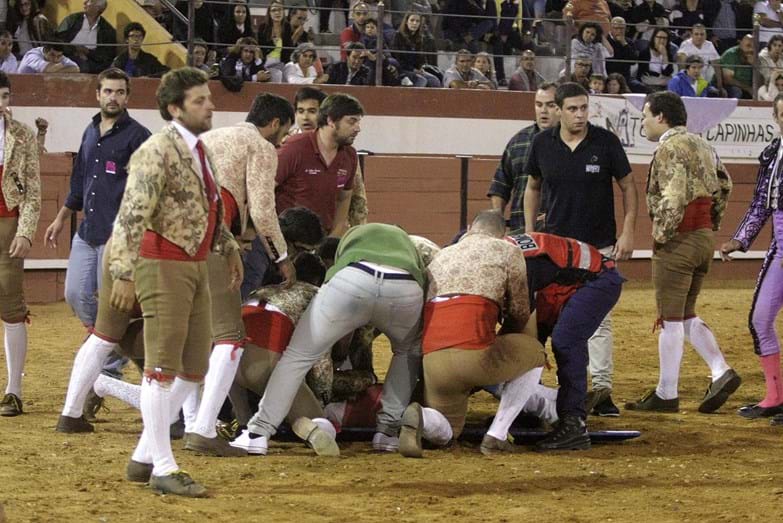 Inferno! Xeque-Mate é o 2.º cavalo de João Moura Jr que morre nas praças de  toiros - Nacional - FLASH!