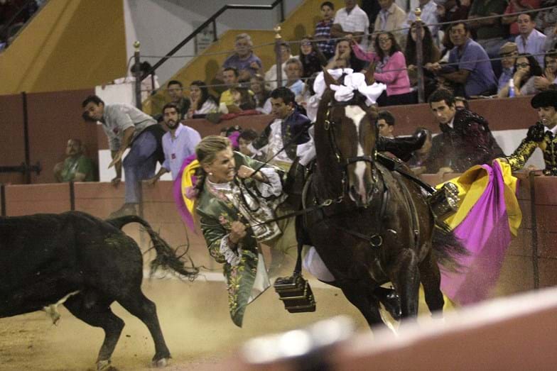 Inferno! Xeque-Mate é o 2.º cavalo de João Moura Jr que morre nas praças de  toiros - Nacional - FLASH!