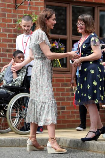 kate middleton, sandálias