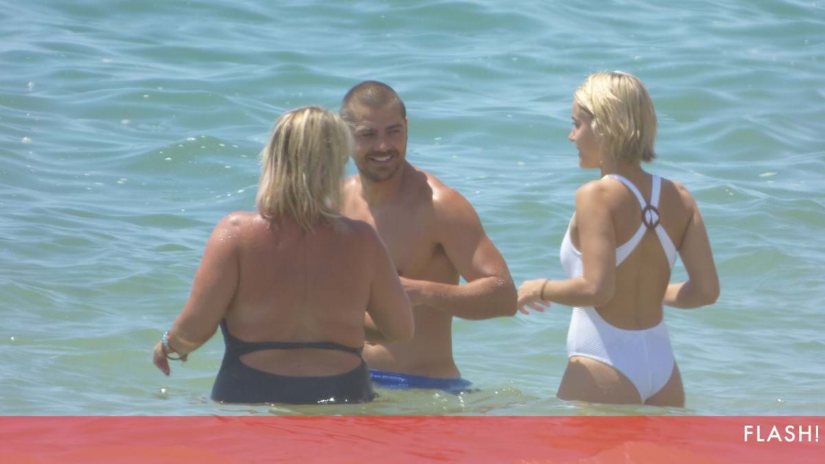 Lourenço Ortigão e Kelly Bailey namoram na praia... com a ...