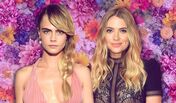 Cara Delevingne, Ashley Benson, casamento, atrizes, Las Vegas, cerimónia da amizade 