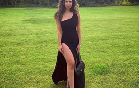 Prima de Cristiano Ronaldo exibe corpo de sonho em Ibiza