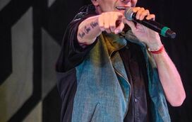 Aos 53 anos, cantor de 'Milla' internado de urgência com problemas cardíacos
