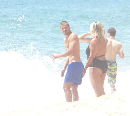 Até já passam férias juntos! Lourenço Ortigão e Kelly Bailey reúnem famílias no Algarve