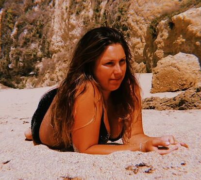 Ela não se cansa! Mulher de Eduardo Madeira volta a mostrar as maminhas durante as férias em família