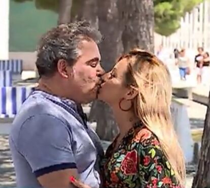 Noiva de Toy sofre com ciúmes das fãs