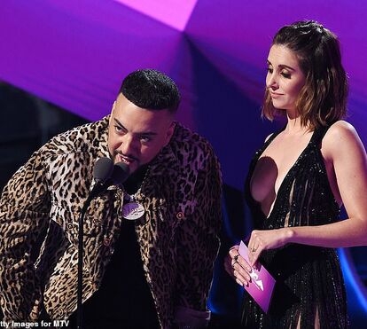 Ousadia ao mais alto nível! Este é o decote mais ousado e falado dos prémios MTV VMA