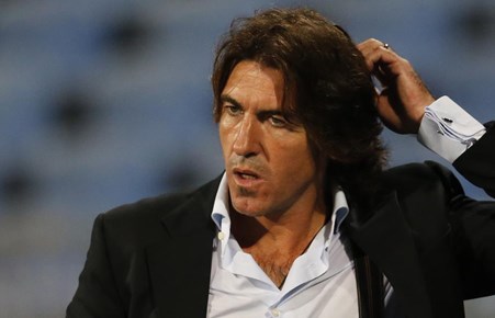 Ex-treinador do Vasco, Ricardo Sá Pinto é expulso no campeonato iraniano e  causa confusão em campo; veja vídeo - Vasco - Extra Online