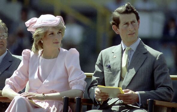 A princesa Diana com o príncipe Carlos